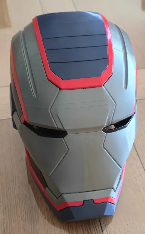Casque War machine